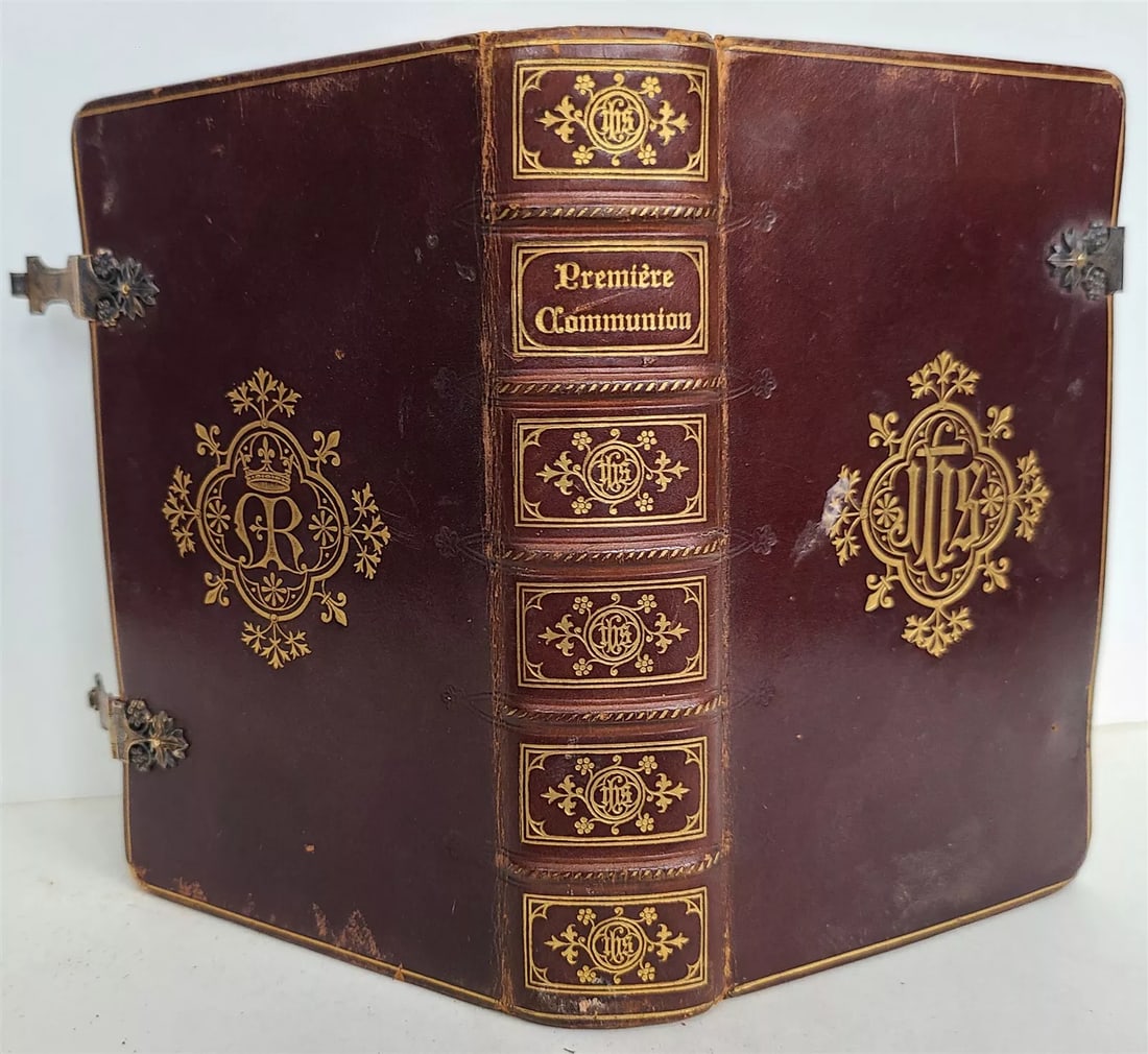 1885 LA PREMIERE COMMUNION in FRENCH antique ILLUSTRATED: LA PREMIER COMMUNION (First Communion) Tournay; 1885 Size 3 1/2 by 5 1/4" [3 lvs], 536 pp, [3 lvs] With nice illustrations in color Beautiful red morocco binding with 2 different gold embossed center