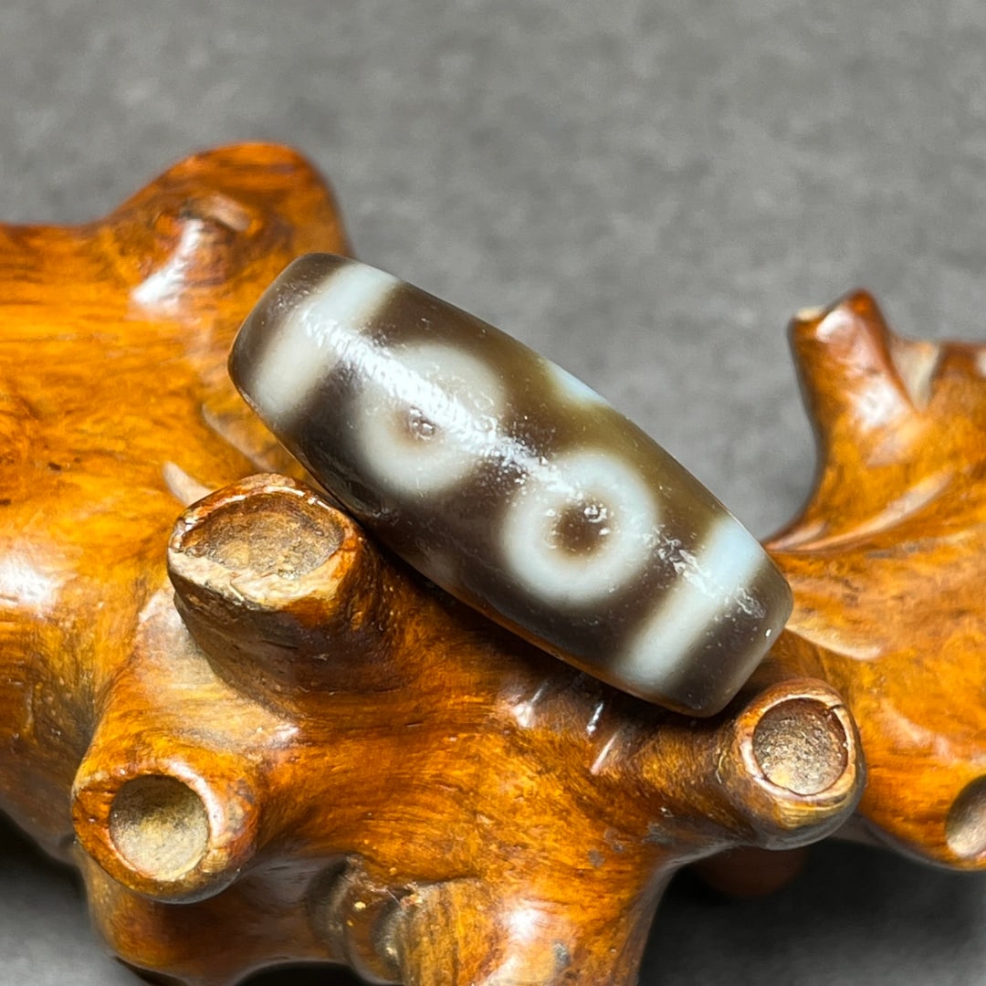 Tibetan Three Eyes DZI Agate Lucky Pendant (1 of 8)