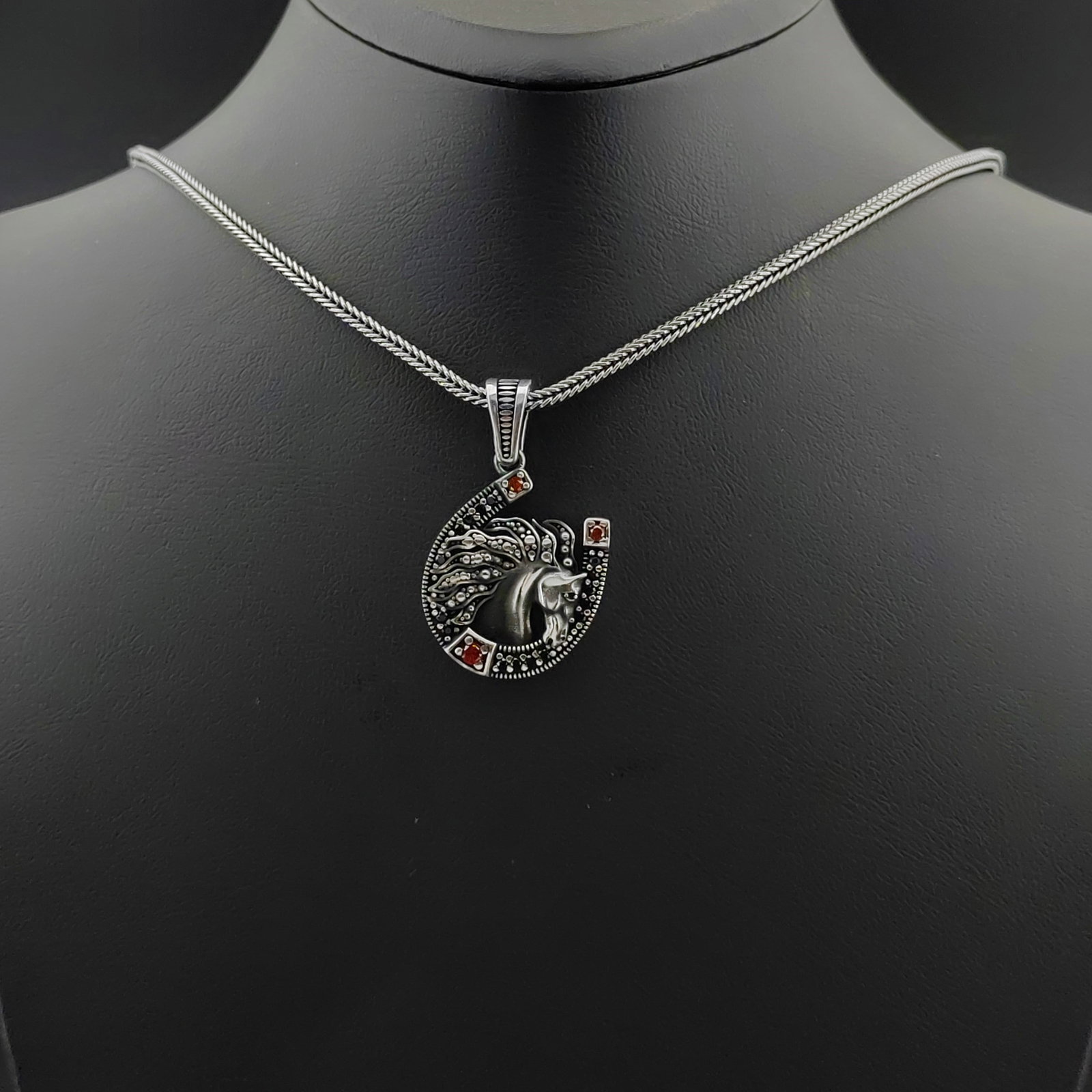 925 Silver Chain with Horse Luck Pendant: Title: 925 Silver Chain with Horse Luck Pendant Materials: 925 Silver Chain with Horse Luck Pendant -Total Weight:16.5g Chain Size: 23.62 in(60cm). Pendant Size:0.82x1.33 in (21x34mm) (Bail included).