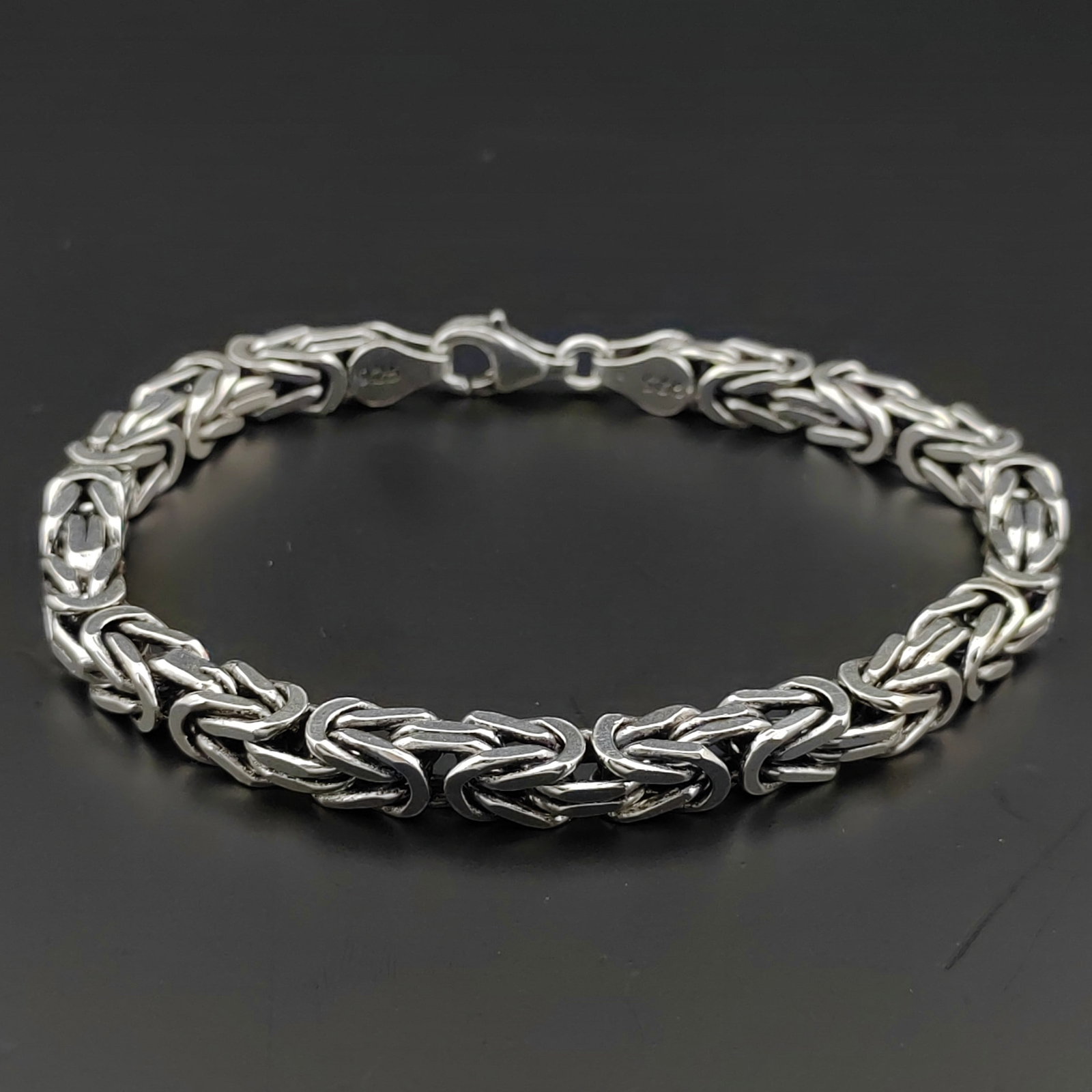 925 Silver Byzantine King Men Bracelet: Title: 925 Silver Byzantine King Men Bracelet Materials: 925 Sterling Silver Square Byzanthine King Bracelet -Condition:New -Weight and Size:35g/8.26 in(21cm) Byzantine King's Chain, Koningsketen, K&#