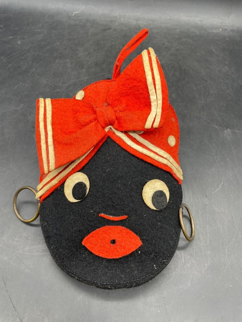 VINTAGE BLACK MAMMY WALL HANGING / STRING HOLDER POT HOLDER RACK KITCHEN LAUNDRY: Title: VINTAGE BLACK MAMMY WALL HANGING / STRING HOLDER POT HOLDER RACK KITCHEN LAUNDRY Date/Period: approx 1950's Dimension: approx 8 x 8 Material: fabric Additional Information: VINTAGE BLACK MAMMY