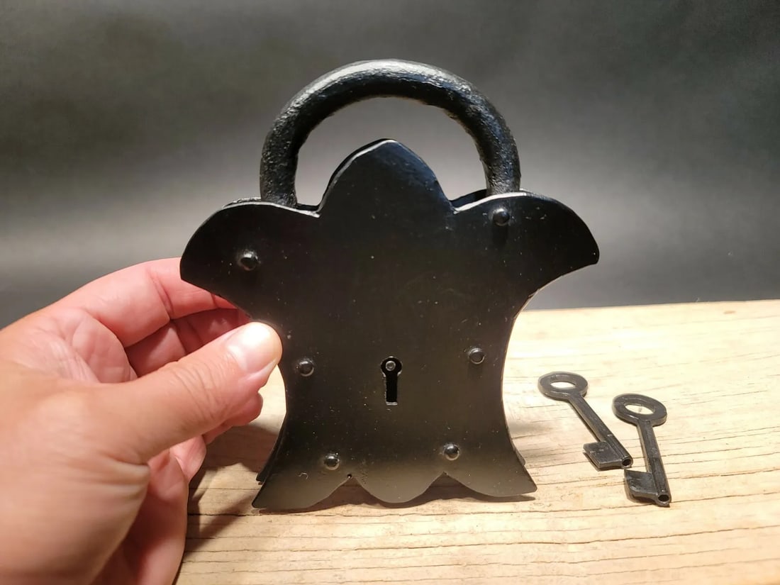Cast Iron Padlock Lock & Key (1 of 12)