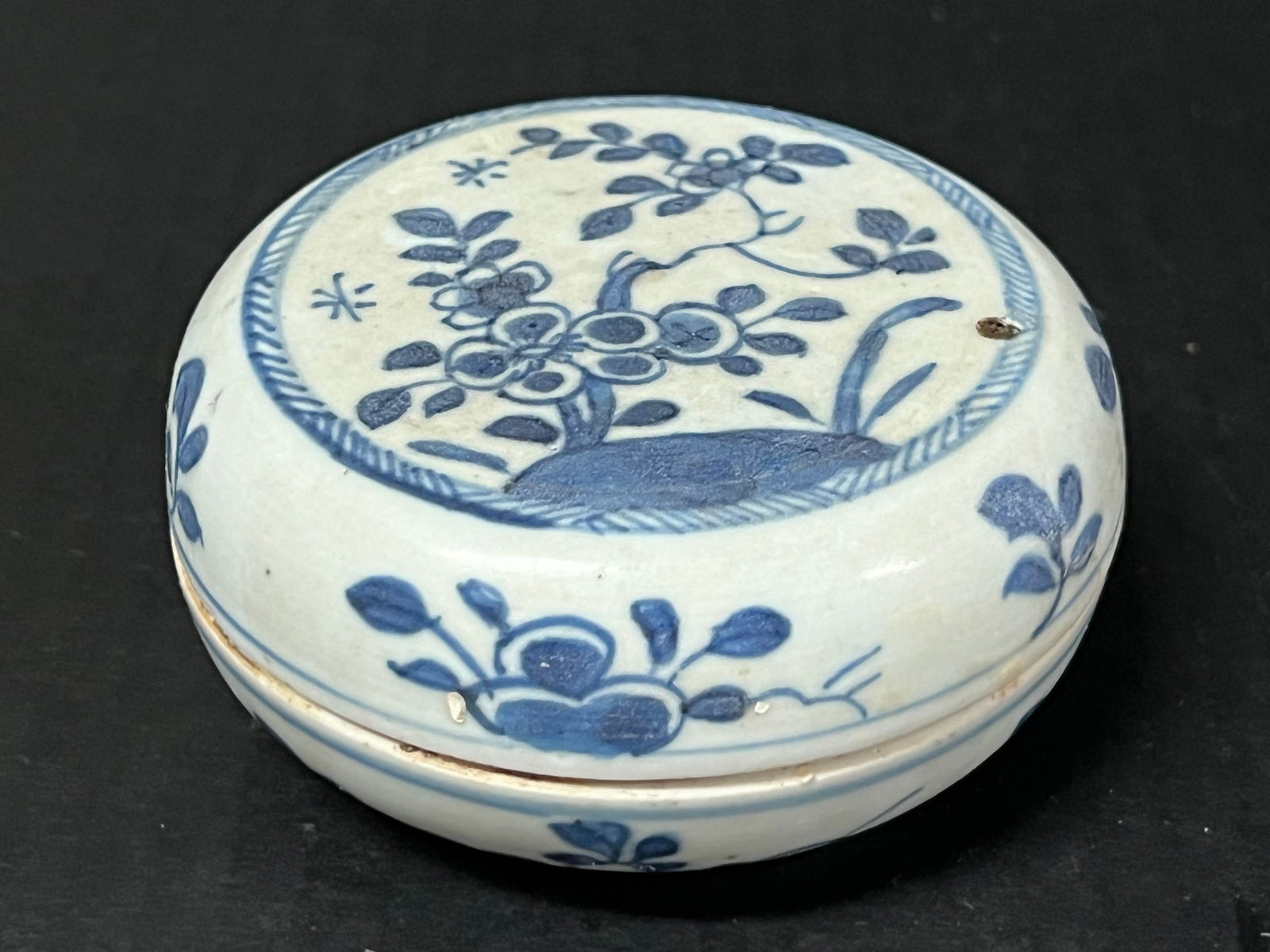 Porcelain Blue and White Pill Box: Title: Porcelain Blue and White Pill Box Date/Period: Late 20th Century Dimension: 2" h x 4" w Material: Porcelain Additional Information: Chinese Art Porcelain Blue and White Pill Box Reserve: $100.0