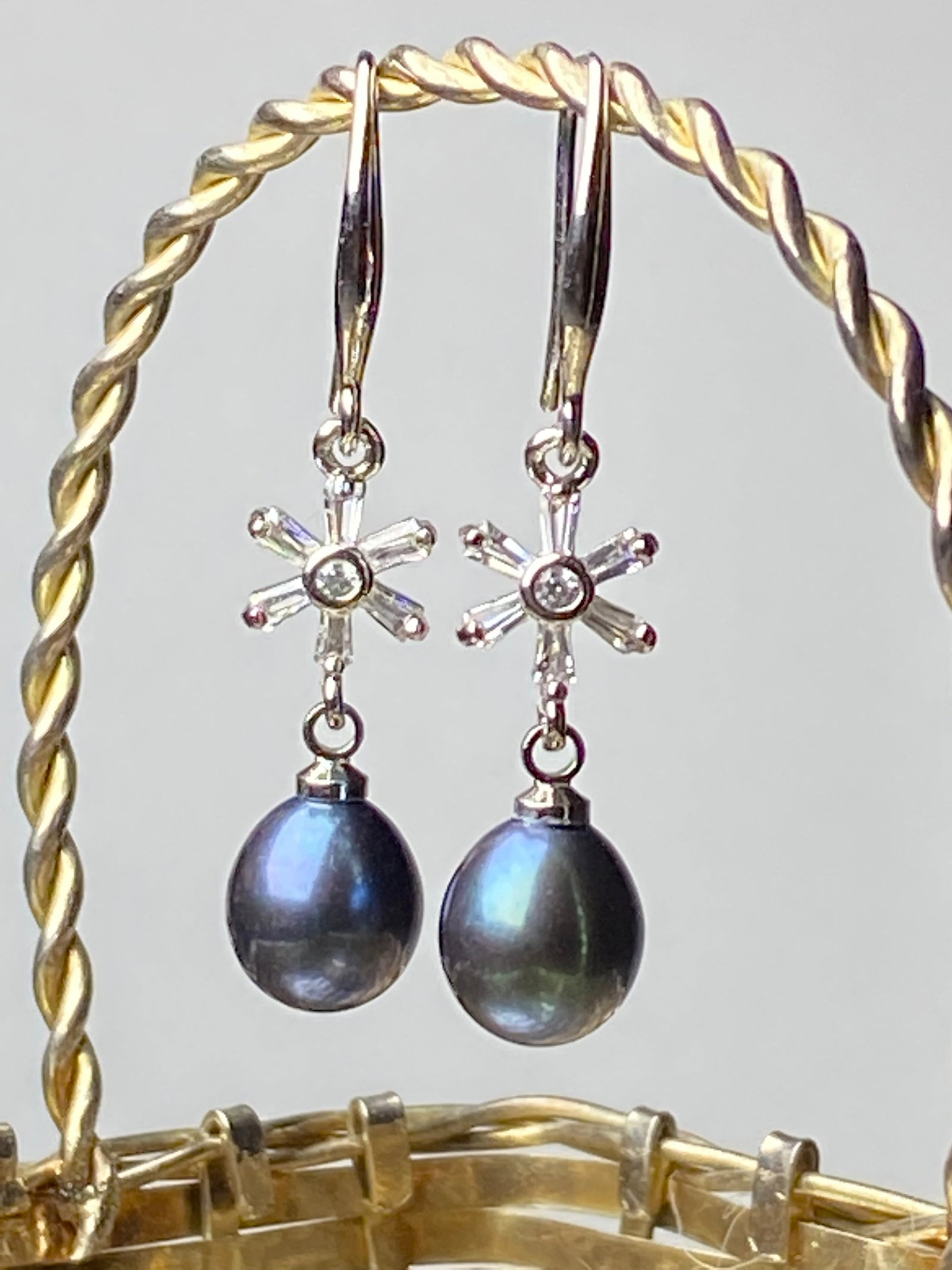 Tahitian Peacock Blue Pearl Earrings: Title: Tahitian Peacock Blue Pearl Earrings Description: Tahitian Peacock Blue Pearl Earrings This is a captivating pair of Tahitian Peacock Blue Pearl Earrings, a celebration of the stunning hues fou