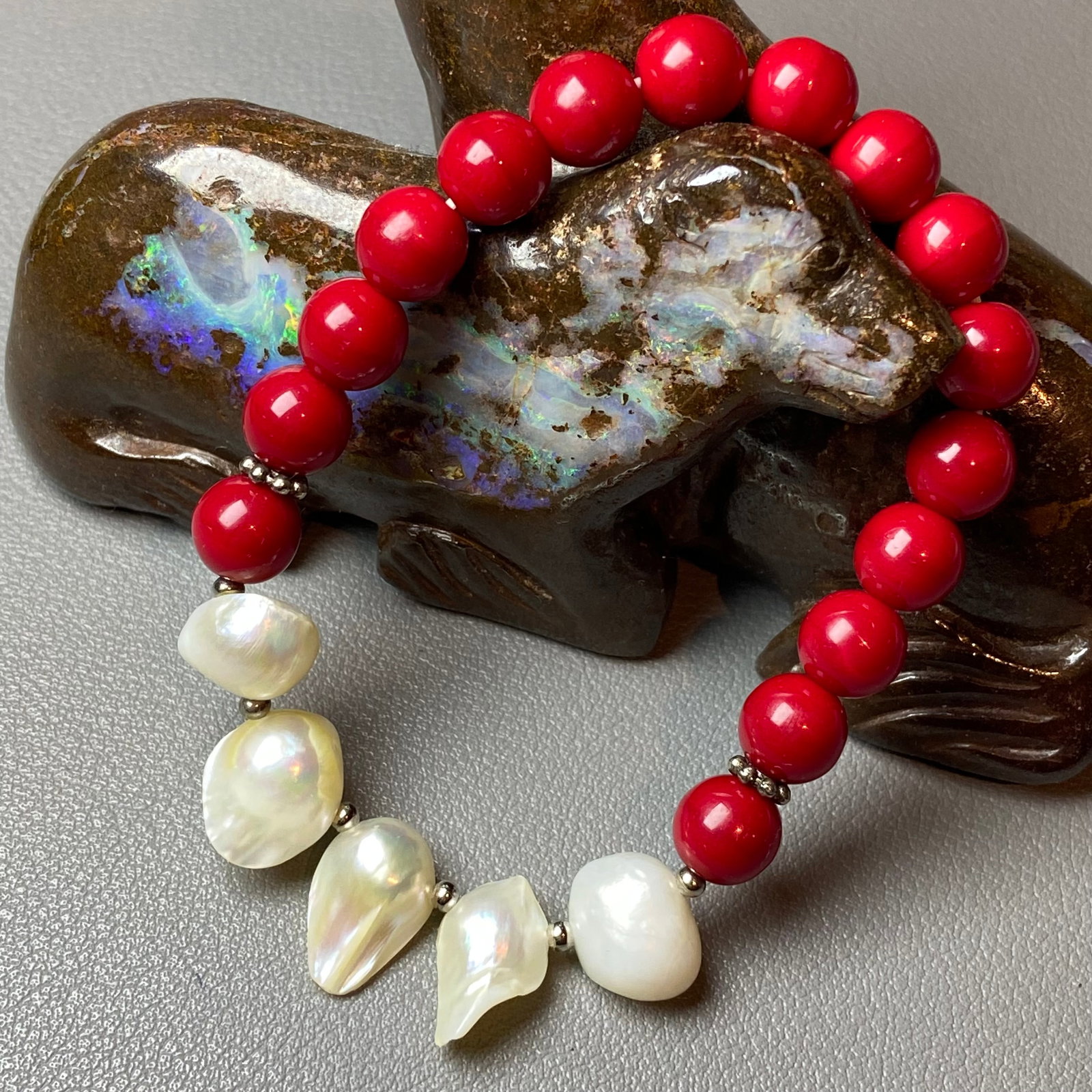 Vintage Red Peking Glass Beads inspired with Natural Baroque Pearls Bracelet: Title: Vintage Red Peking Glass Beads inspired with Natural Baroque Pearls Bracelet Description: Experience the epitome of vintage sophistication with our Vintage Red Peking Glass Beads Bracelet, artf