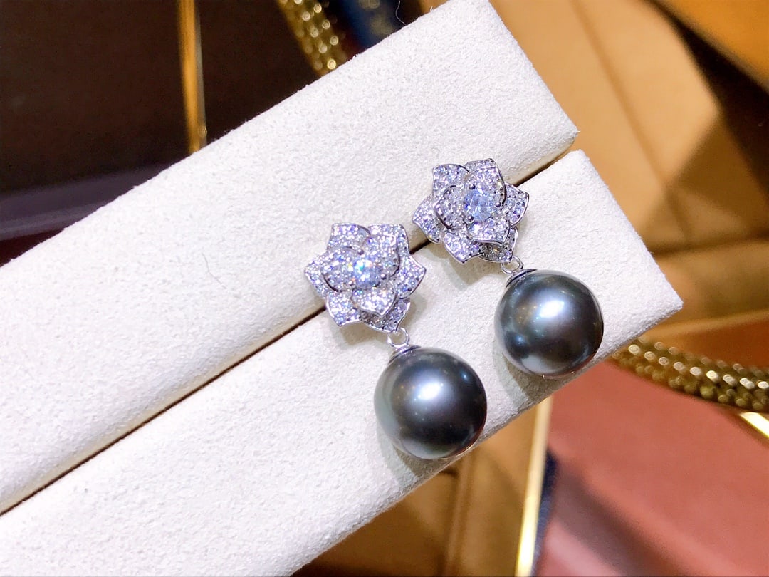 S925 sterling silver earrings with black pearls (1 of 4)