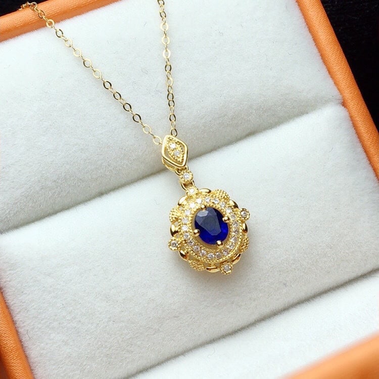 Natural sapphire pendant (1 of 4)