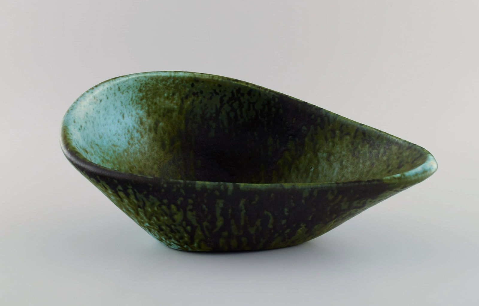 Accolay, France. Freeform bowl in glazed ceramics. Beautiful glaze in green and dark shades. 1960s.: Accolay, France. Freeform bowl in glazed ceramics. Beautiful glaze in green and dark shades. 1960s. Measures: 30 x 14.5 cm. In excellent condition. Stamped. Reserve: $413.00 Shipping: Domestic: Shippi