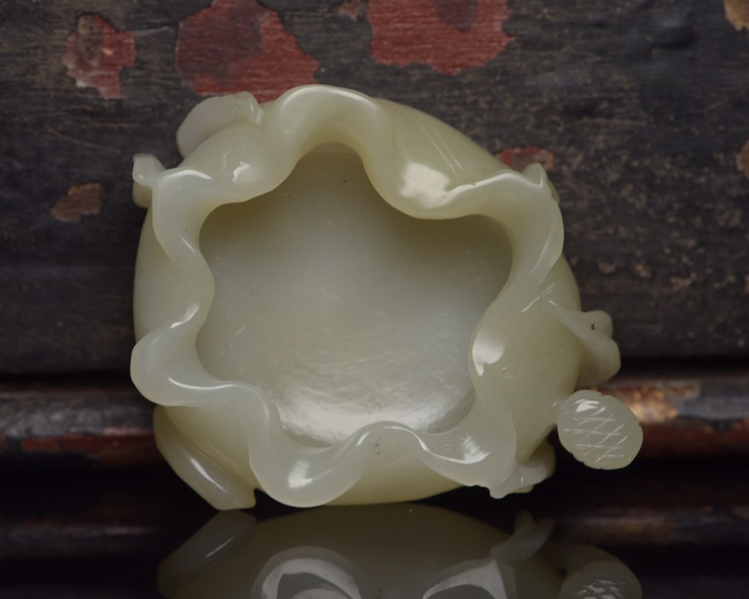 Chinese Hetian Jade Lotus Leaf Brush Washer (1 of 9)