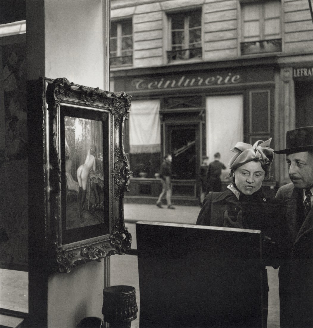 ROBERT DOISNEAU - A Sideways Glimpse, 1948 (1 of 1)