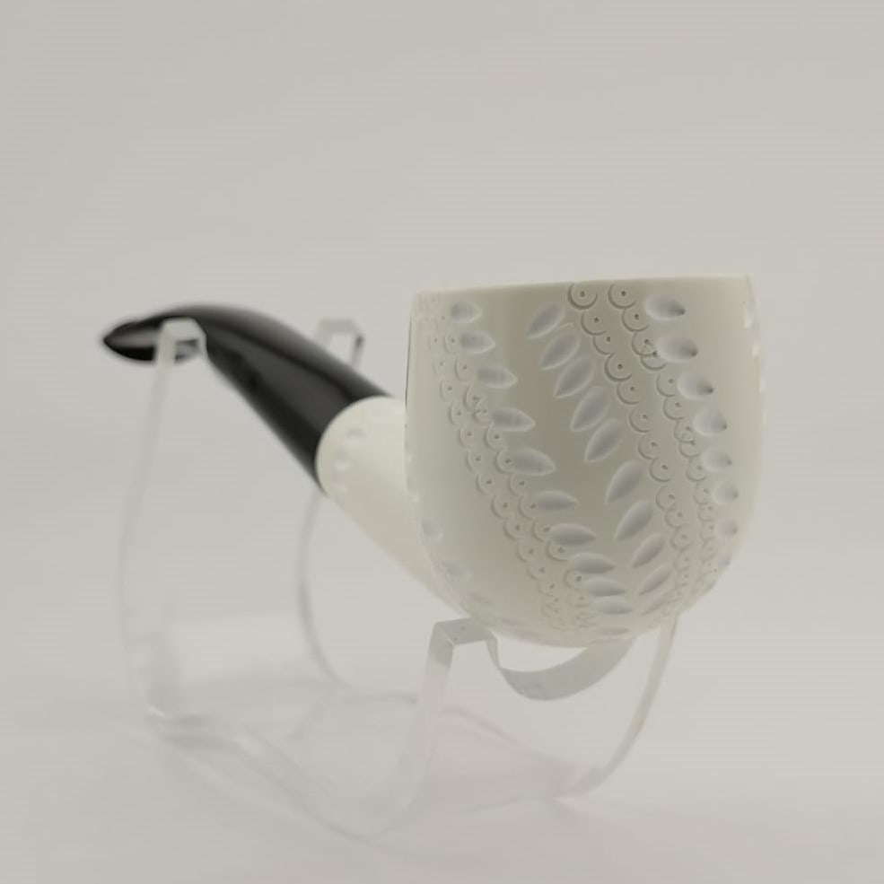 Classic Lattice Meerschaum Pipe: Title: Classic Lattice Meerschaum Pipe Materials: Meerschaum Dimension: 5.9 inch (15cm) Additional Information: Classic Lattice,Hand carved Meerschaum Pipe. Made in Turkey,Eskisehir by Meerschaum Carv