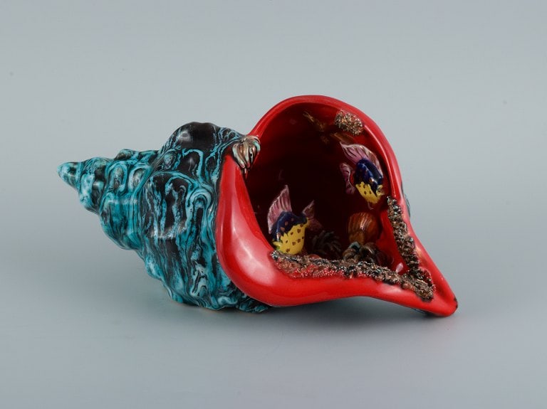Vallauris & Monaco, France. Decorative table lamp in glazed ceramic shaped like a conch. (1 of 7)