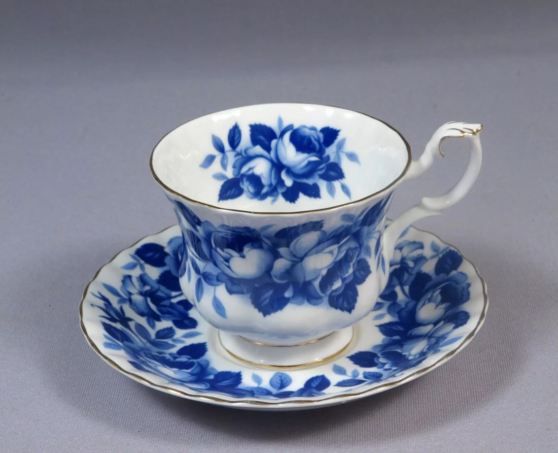 Royal Albert ARISTOCRAT Blue Flowers Coffee Tea cup Saucer England Vintage: This an absolutely stunning Fine Bone China set of Tea/Coffee cup and Saucer. The set is from Aristocrat pattern. The set is made by Royal Albert in England. It is properly marked with Royal Albert ba