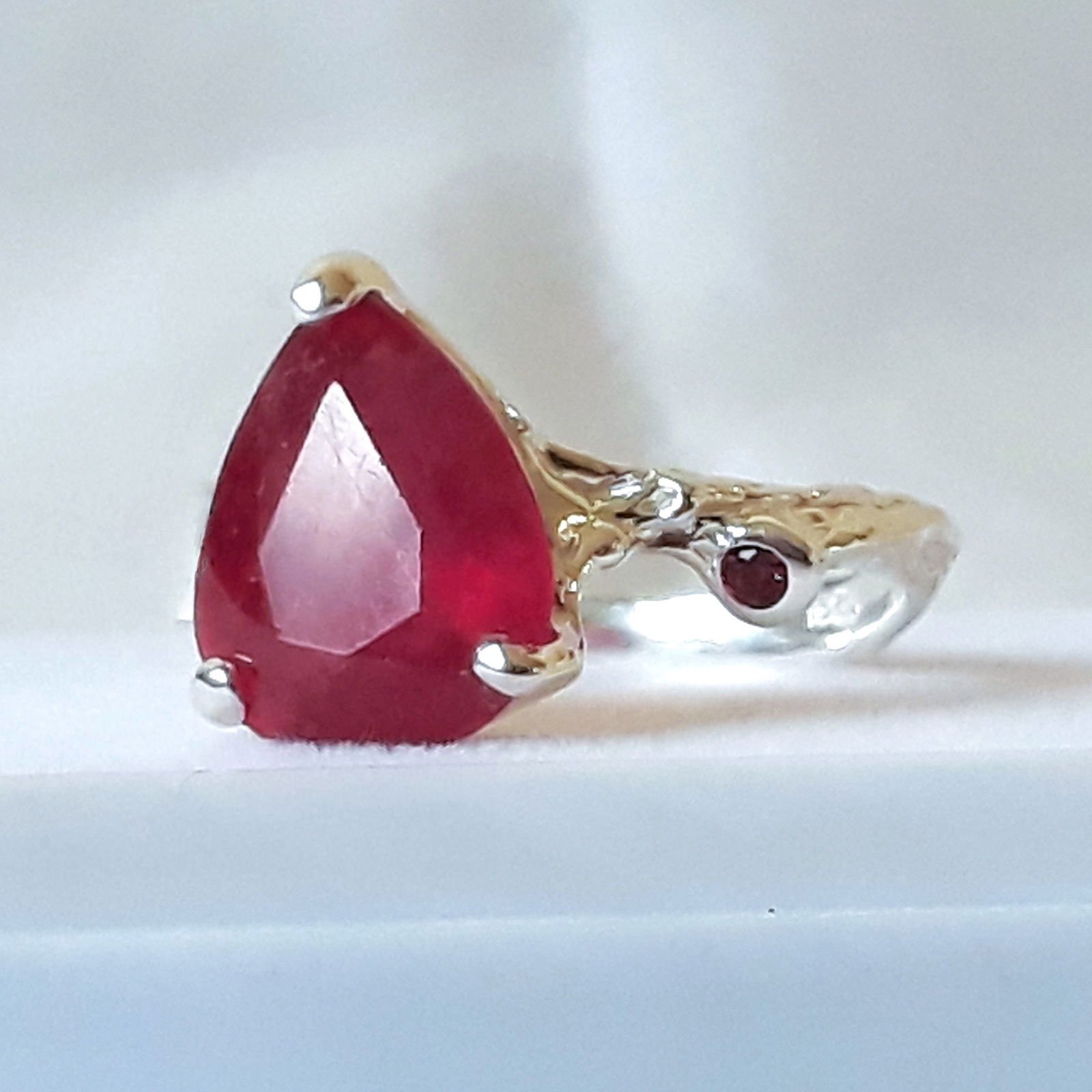 Fine Art Jewelry Ruby Ring 925 Sterling Silver Size 8 (1 of 3)