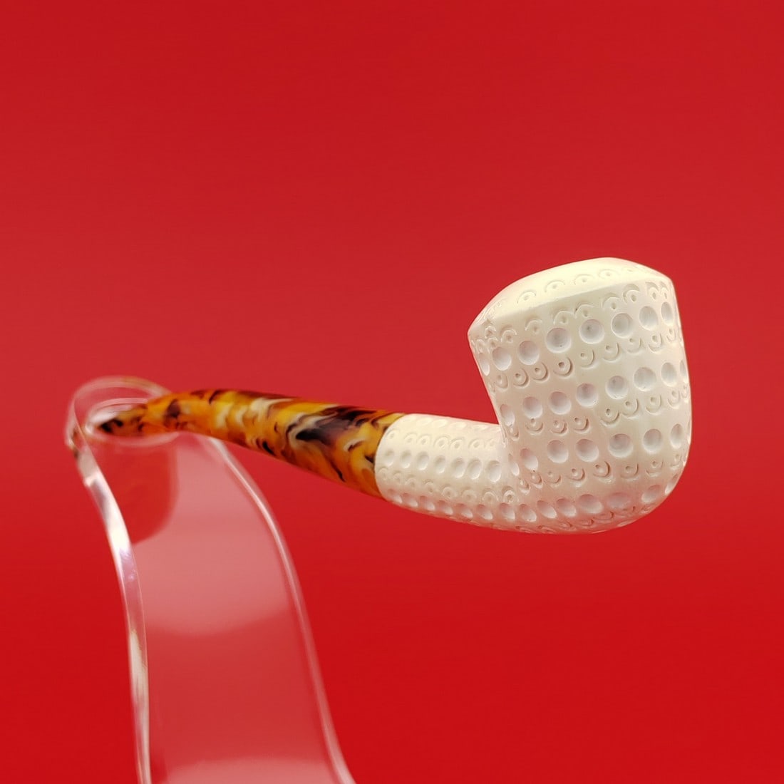 Classic Lattice Meerschaum Pipe: Title: Classic Lattice Meerschaum Pipe Materials: Meerschaum Dimension: 5.3 inch(13.5cm) Additional Information: Classic Lattice,Hand carved Meerschaum Pipe. Made in Turkey,Eskisehir by Meerschaum Car