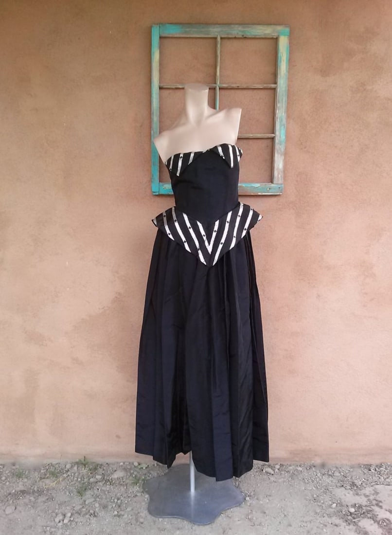 Vintage 1940s Black Strapless Evening Gown Silver Peplum Sz M B36 W28 (1 of 5)