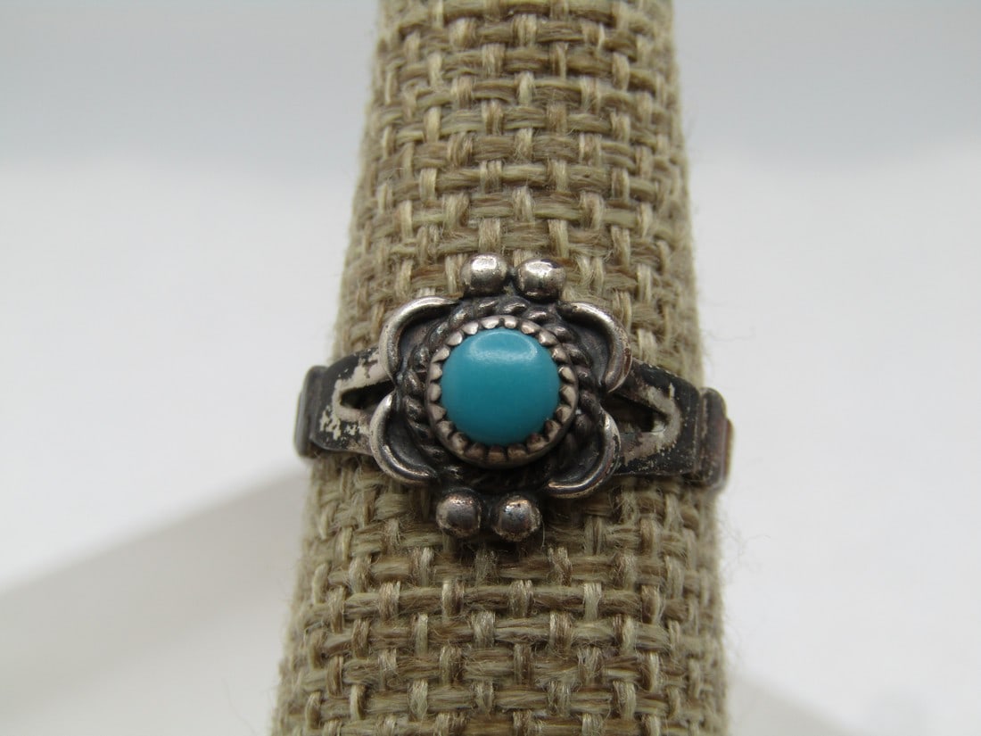 Vintage Sterling Turquoise Ring, Sz. 6, Bell Trading, 1950's-1960's: Vintage Sterling Turquoise Ring, Sz. 6, Bell Trading, 1950's-1960's. This has a 5mm round turquoise with sawtooth bezel set on top center with a recessed design and scalloped and beaded frame . The fr