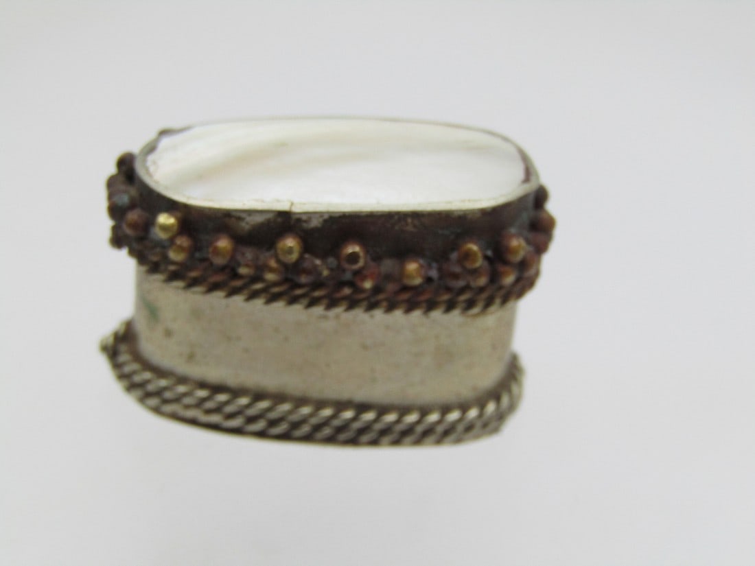 Vintage Mother-of-Pearl Pill Box, Bali Themed, 1" by 1/2", 1970's: Vintage Mother-of-Pearl Pill Box, Bali Themed, 1" by 1/2", 1970's. Silver tone pill box with decorated lid with bead and rope accents on the sides and inlaid mother-of-pearl on top. It is appx. .75" t