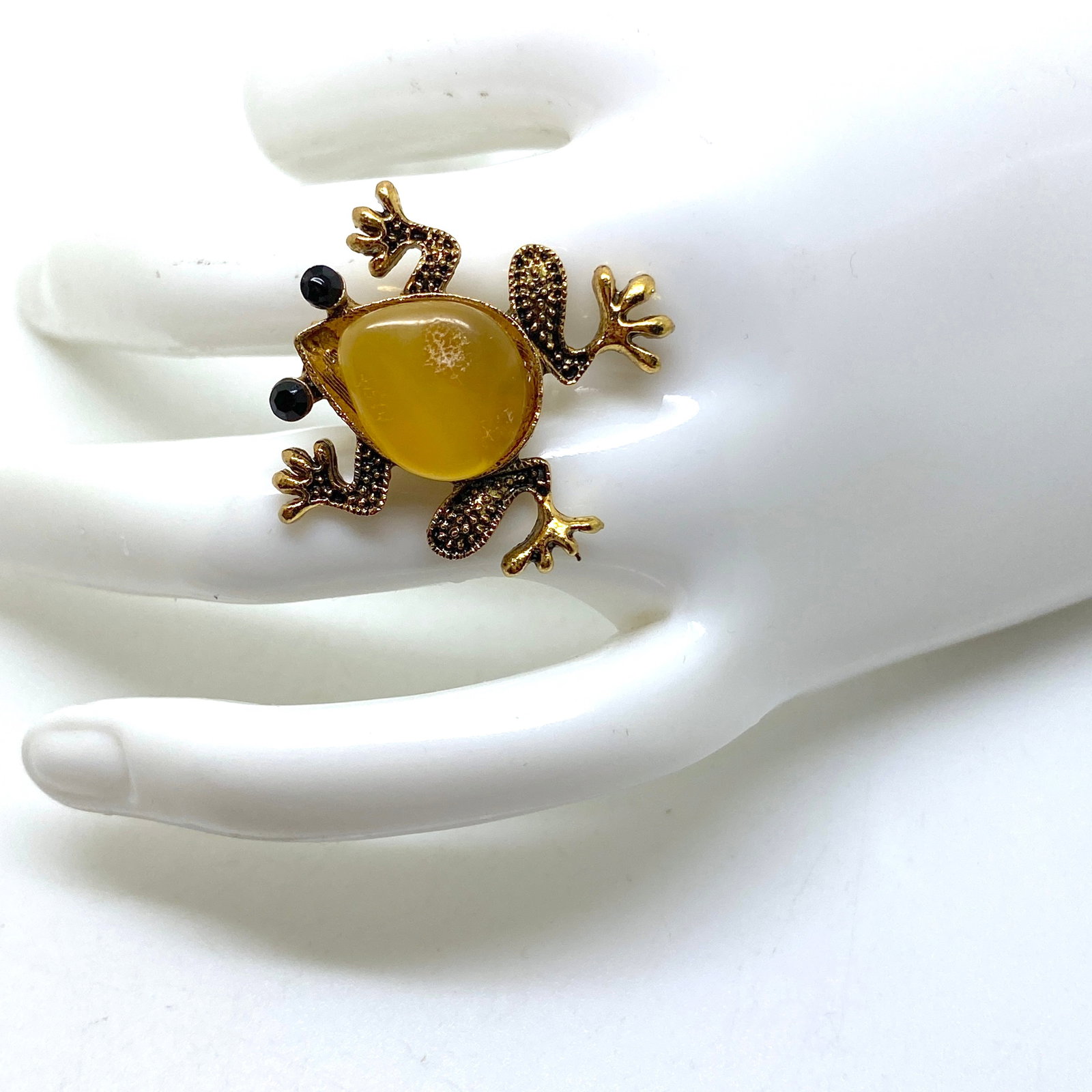 Alluring Vintage Amber Brooch (1 of 4)