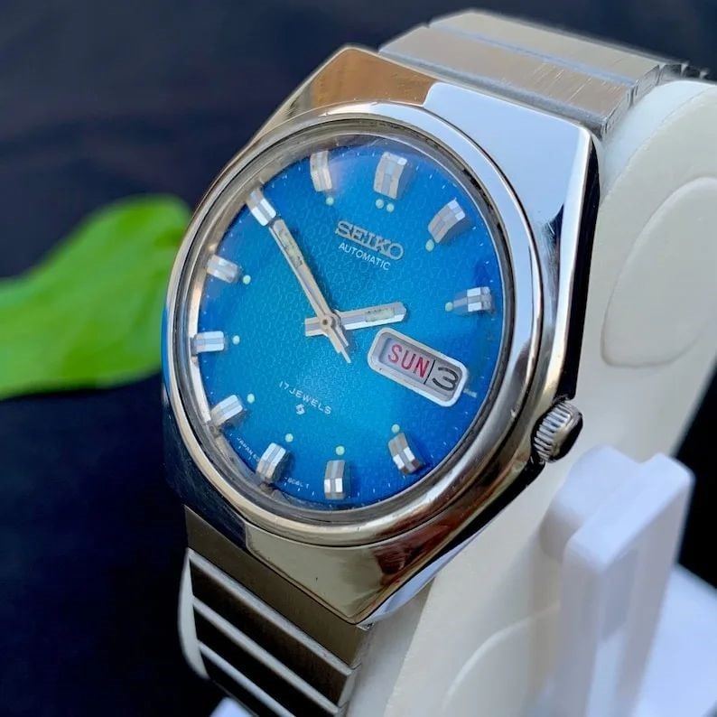 Vintage Seiko 17 Jewals Automatic 6319-5230 With Day / Date: Vintage Seiko 17 Jewals Automatic 6319-5230 With Day / Date. Vintage from the 1960s. Ships from a small business in Pakistan. Band material: Leather, Stainless steel. Materials: Stainless steel. Power