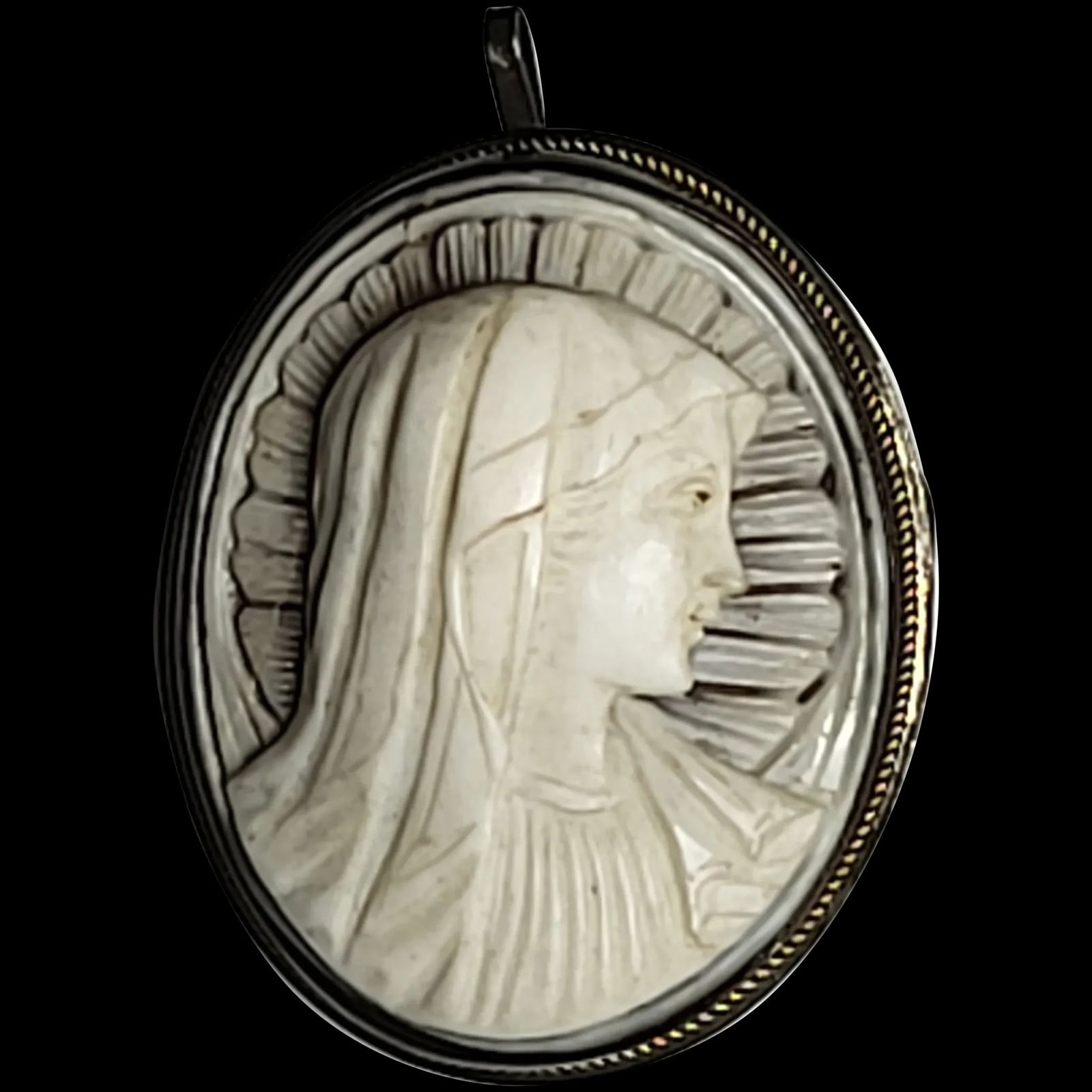 Vintage Silver Hand-Carved Shell Cameo Pendant/Brooch (1 of 5)