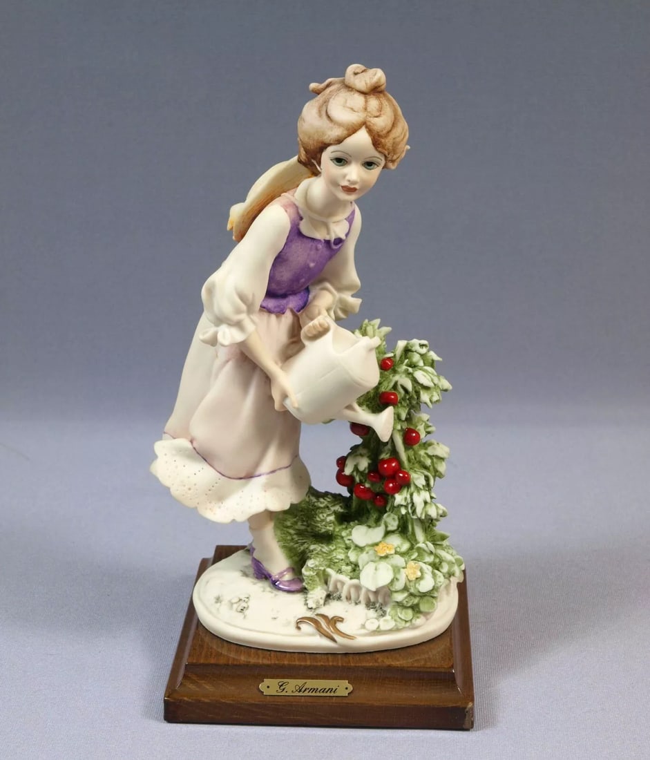 Giuseppe Armani Figurine Girl Watering Flowers CAPODIMONTE Italy 1988 Florence (1 of 6)