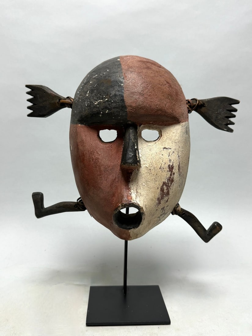 Yua Mask made by the Yupik People who live on the West Coast of Alaska.: Yua Mask made by the Yupik People who live on the West Coast of Alaska. are famous for their craftsmanship of ceremonial masks. Their aspect varies depending on their use, ranging from little finger m