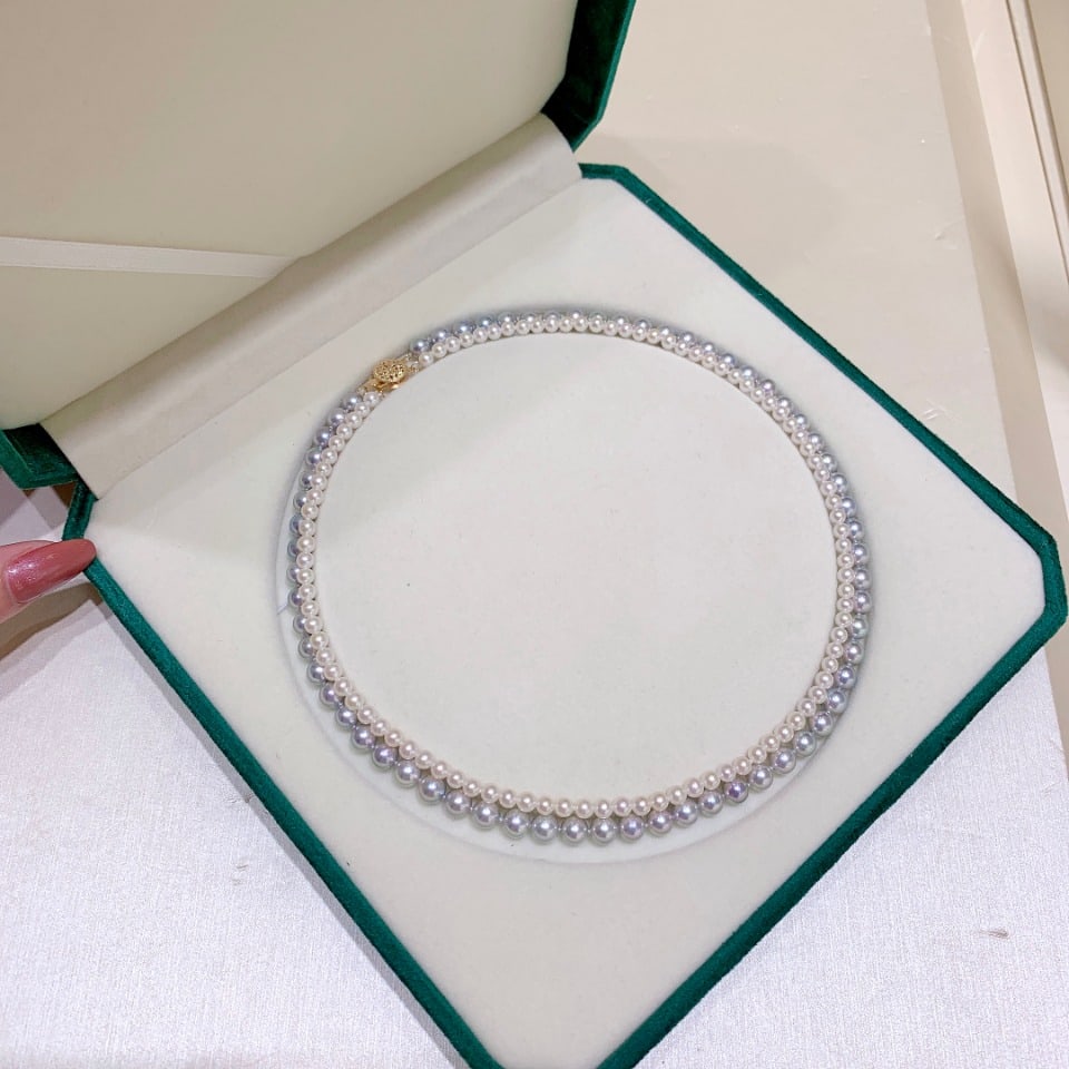 Natural pearl necklace (1 of 4)