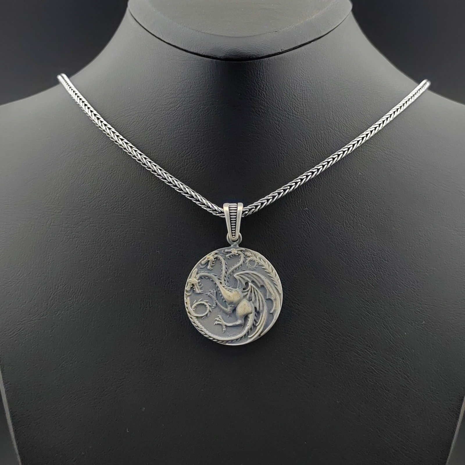 925 Silver Chain with 3 Headed Dragon Pendant,Game Of Thrones House Targaryen Sigil: 925 Silver Chain with 3 Headed Dragon Game of Thrones House Targaryen Sigil Pendant -Weight:26.5g -Size: Chain Size: 23.62 in(60cm). Pendant Size:1.1x1.57 in (28x40mm)(Bail included) With Gift Box Exp