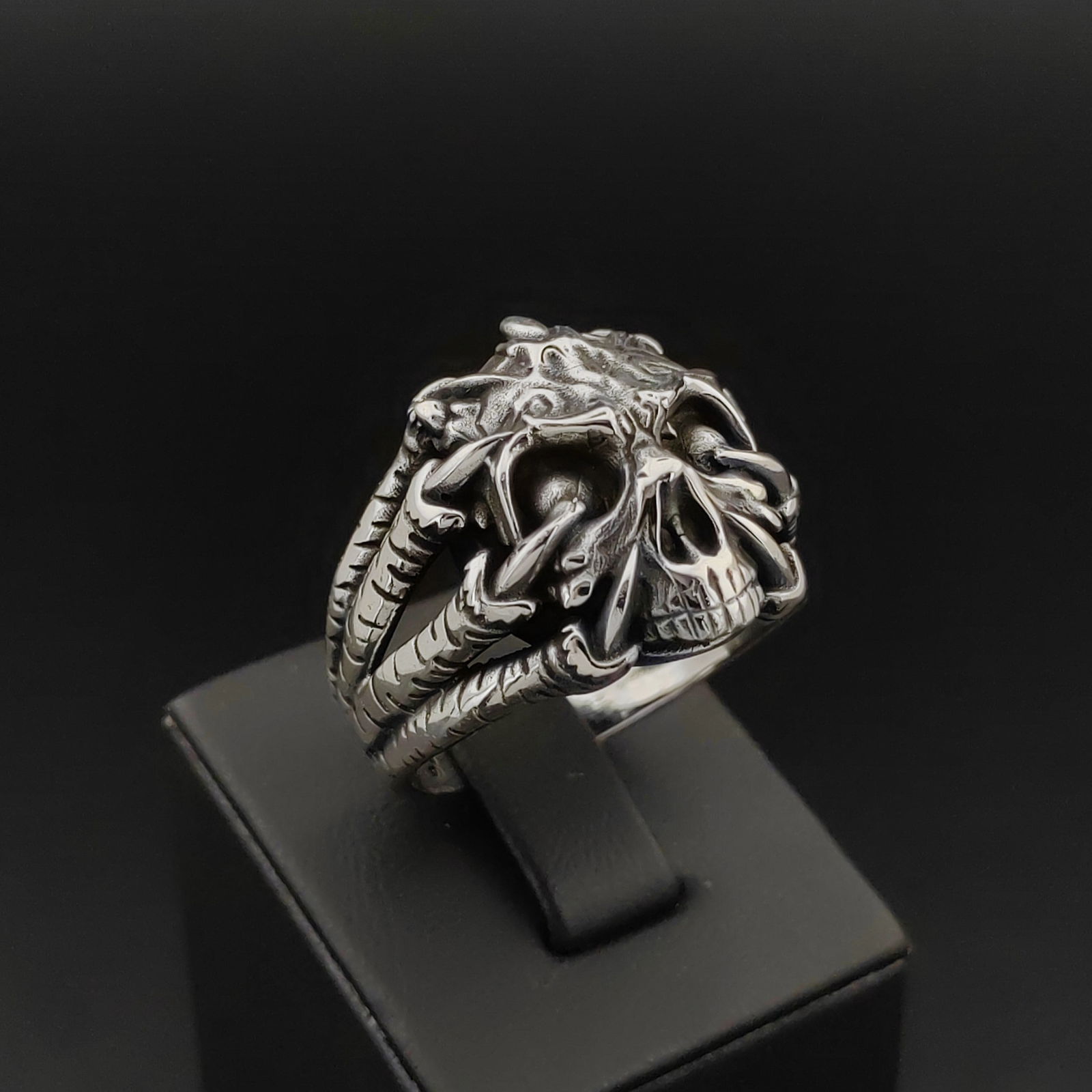925 Silver Claw Skull Ring (1 of 8)