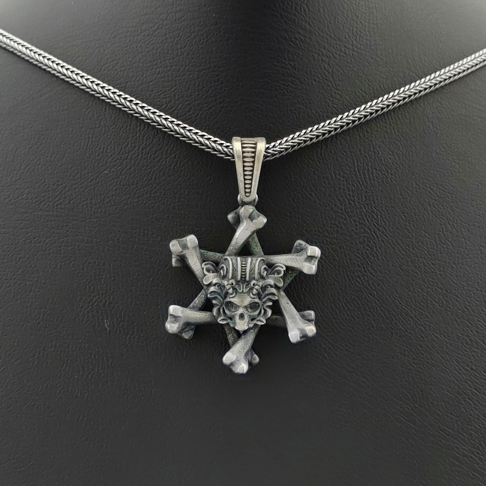 925 Silver Chain with Skull Pendant (1 of 8)