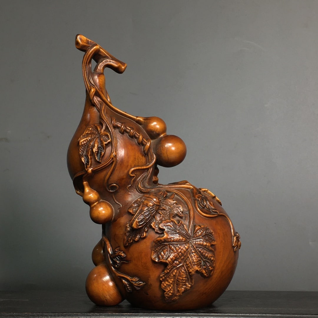 Chinese Boxwood Wood Carved Gourd Statue: Title: Chinese Boxwood Wood Carved Gourd Statue Date/Period: After1900 Origin: Chinese Dimension: 165x90(mm) 6.50x3.54(inches) Weight 0.68 lbs/310g Materials: Boxwood Wood Reserve: $199.00 Shipping: D