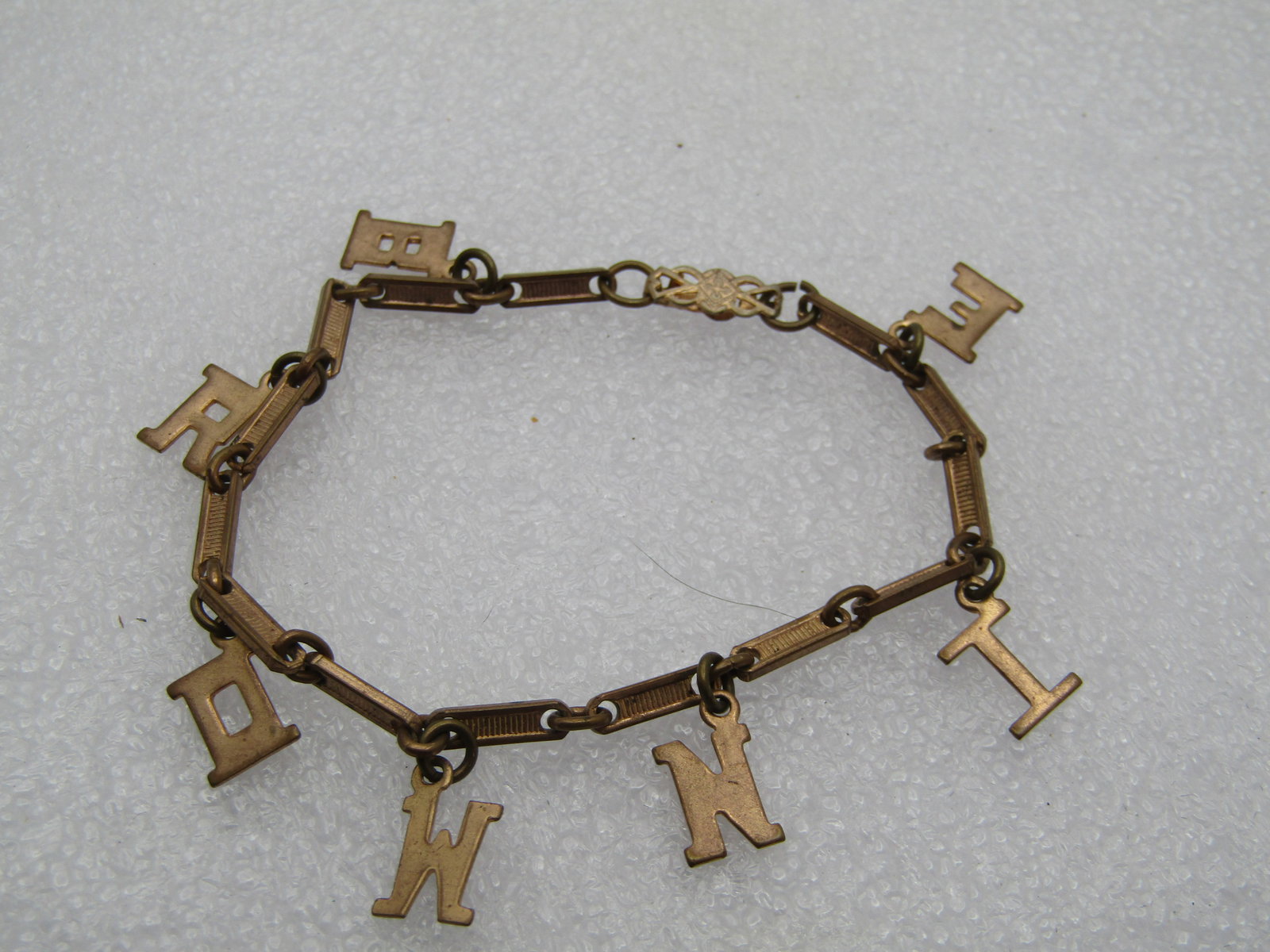 Vintage Girld Scout's Brownie Charm Bracelet, 6.5", 1930's-1940's.: Vintage Girl Scout's Brownie Charm Bracelet, 6.5", 1930's-1940's. The letters are appx. 1/2". It has a filigree style squeeze clasp with stamped ridged bar links. Gold tone finish, believe it has a li