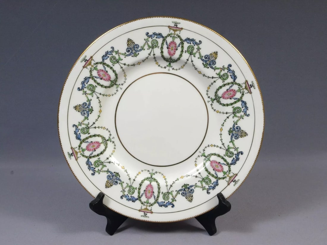 Minton Adam H2581 DINNER Plate Neoclassical Laurel Wreaths Scrolls ANTIQUE: This is a beautiful and timeless DINNER Plate from the famous neoclassical collection by Minton - Made in England. It is in the original Adam Style pattern H2581 that is made in the late 1800s or earl