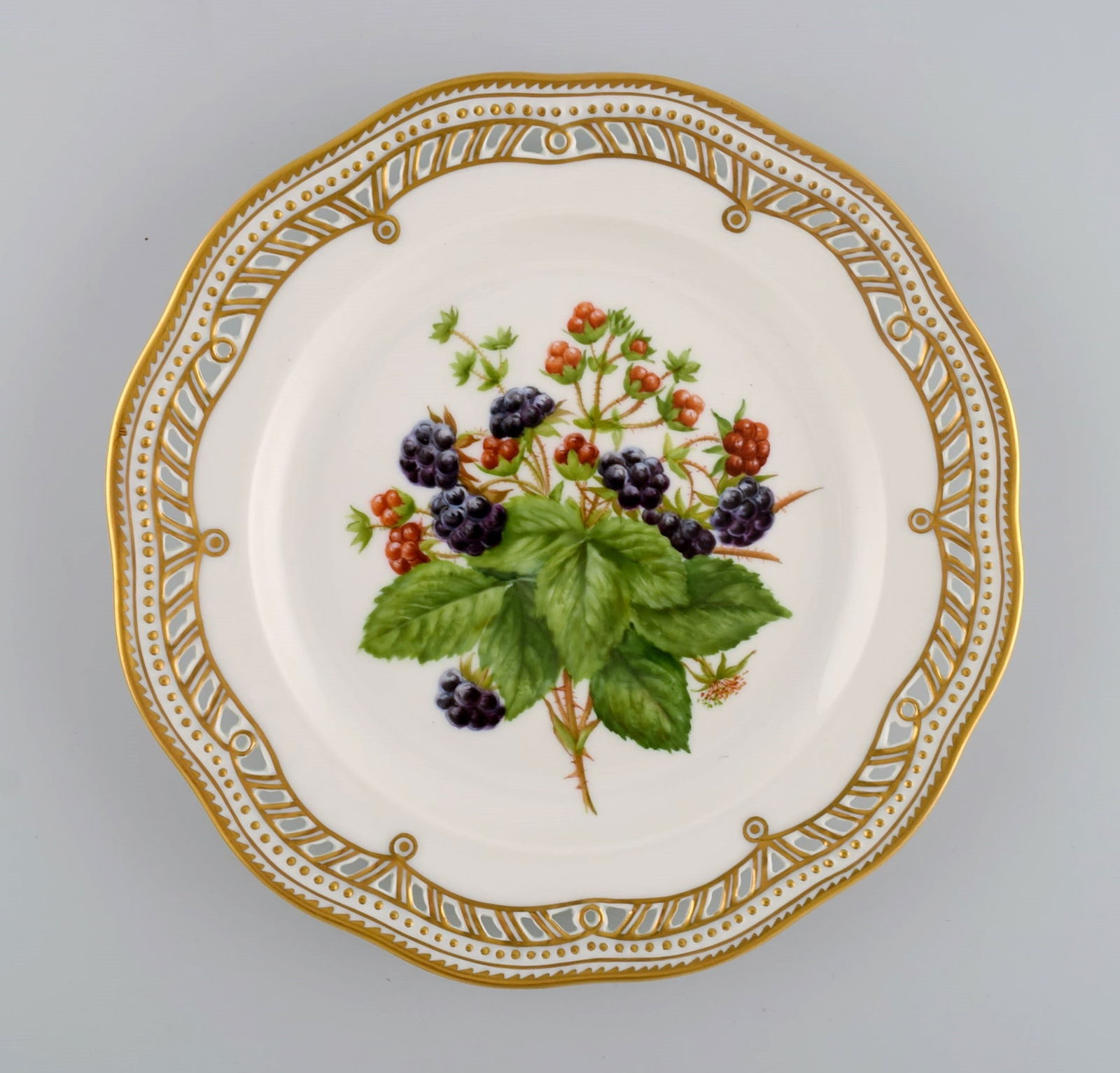 Royal Copenhagen Flora Danica fruit plate in openwork porcelain with hand-painted berries and gold (1 of 4)