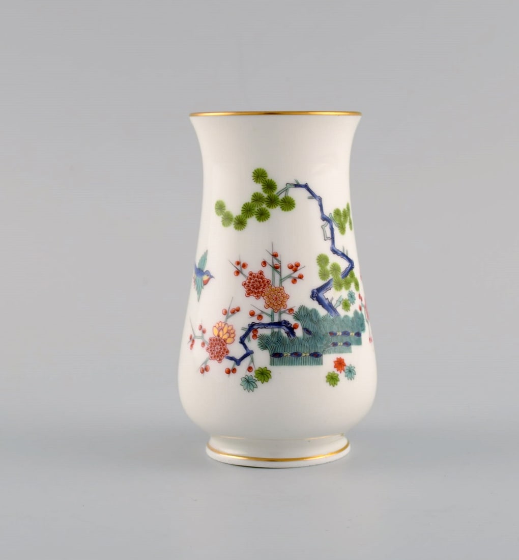 Meissen porcelain vase with hand-painted branches, flowers and birds. Japanism, early 20th century. (1 of 6)