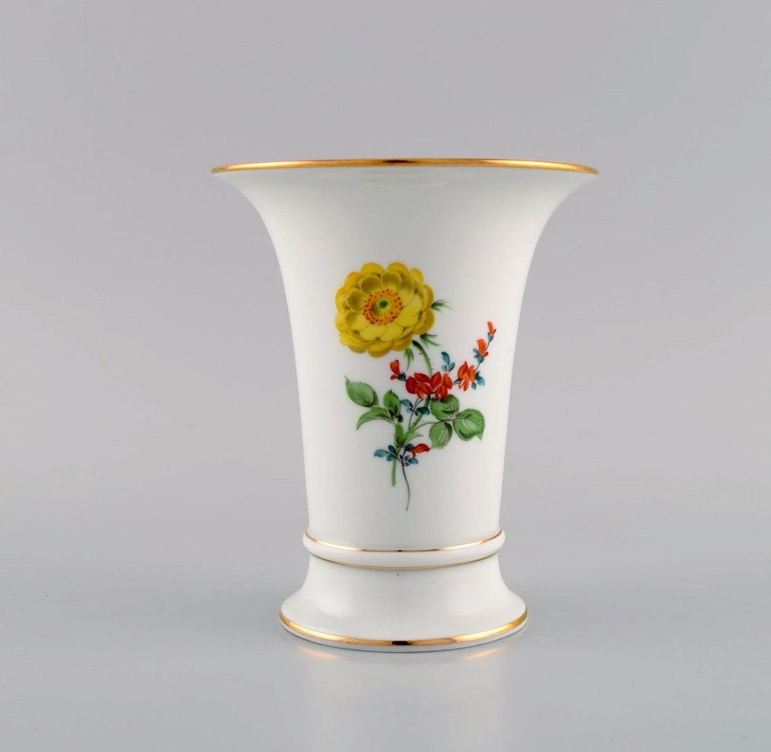 Meissen porcelain vase with hand-painted flowers and gold edge. 1920s. (1 of 6)