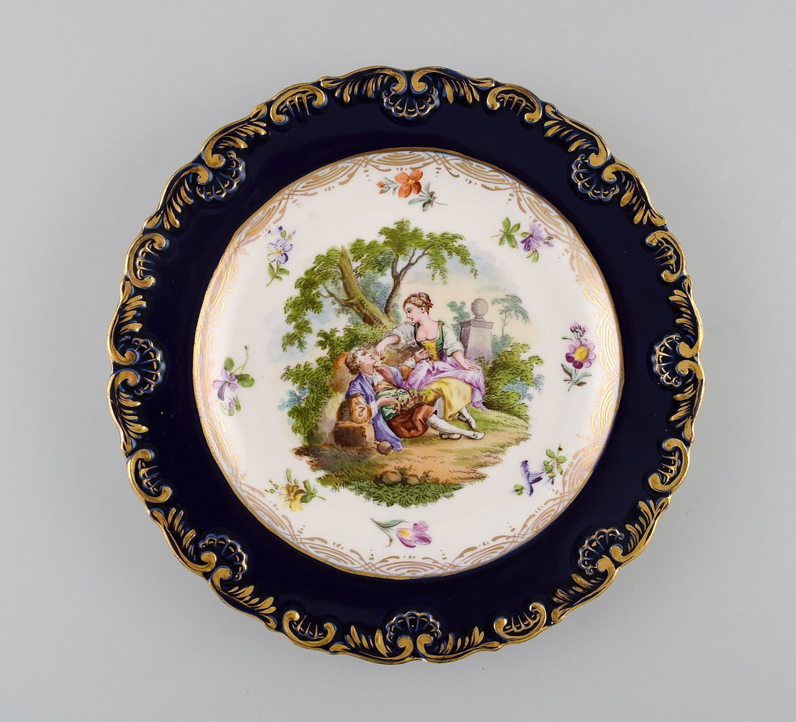 Antique Meissen plate in hand-painted porcelain. Romantic scene, blue border with gold decoration. (1 of 4)