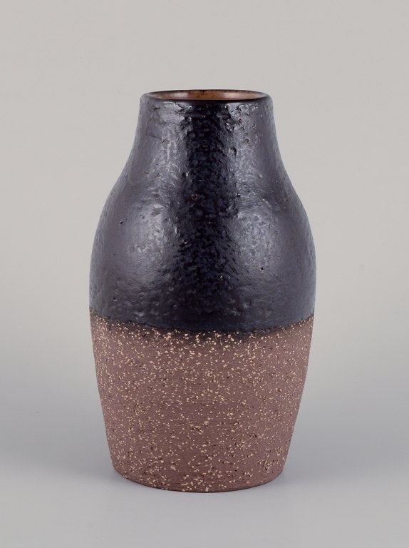 Mari Simmulson for Upsala Ekeby, Sweden. Onyx ceramic vase with glaze in black hues. The lower half: Mari Simmulson for Upsala Ekeby, Sweden. Onyx ceramic vase with glaze in black hues. The lower half is unglazed. Model 3051M Approximately from the 1960s. In excellent condition. Marked. Dimensions: H