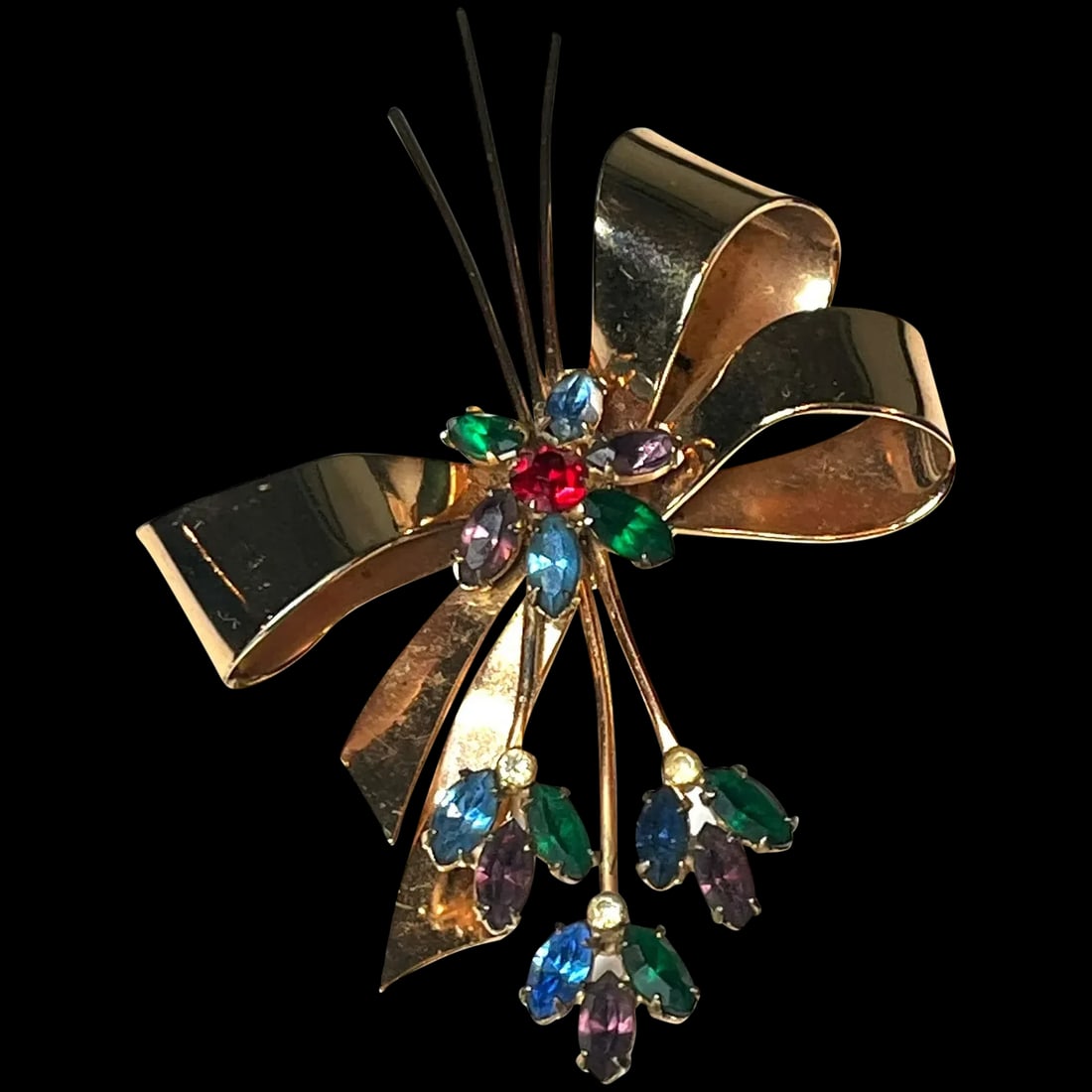 Vintage Coro Brooch: Title: Vintage Coro Brooch Description: Vintage Coro Brooch 3.5 x 2.5 inches Date/Period: Vintage Materials: Dimensions: Reserve: $45.00 Shipping: Domestic: Flat-rate of $15.00 to anywhe