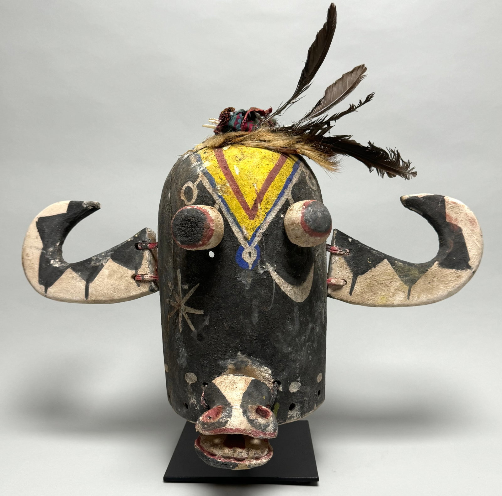 Native Kachina mask - wood - Hopi - Arizona, USA: This Hopi mask is not sacred and legal to be sold. Old private collection The Netherlands since 1980. Hopi kachina masks are figures carved from cottonwood root, made to represent the spirit beings of