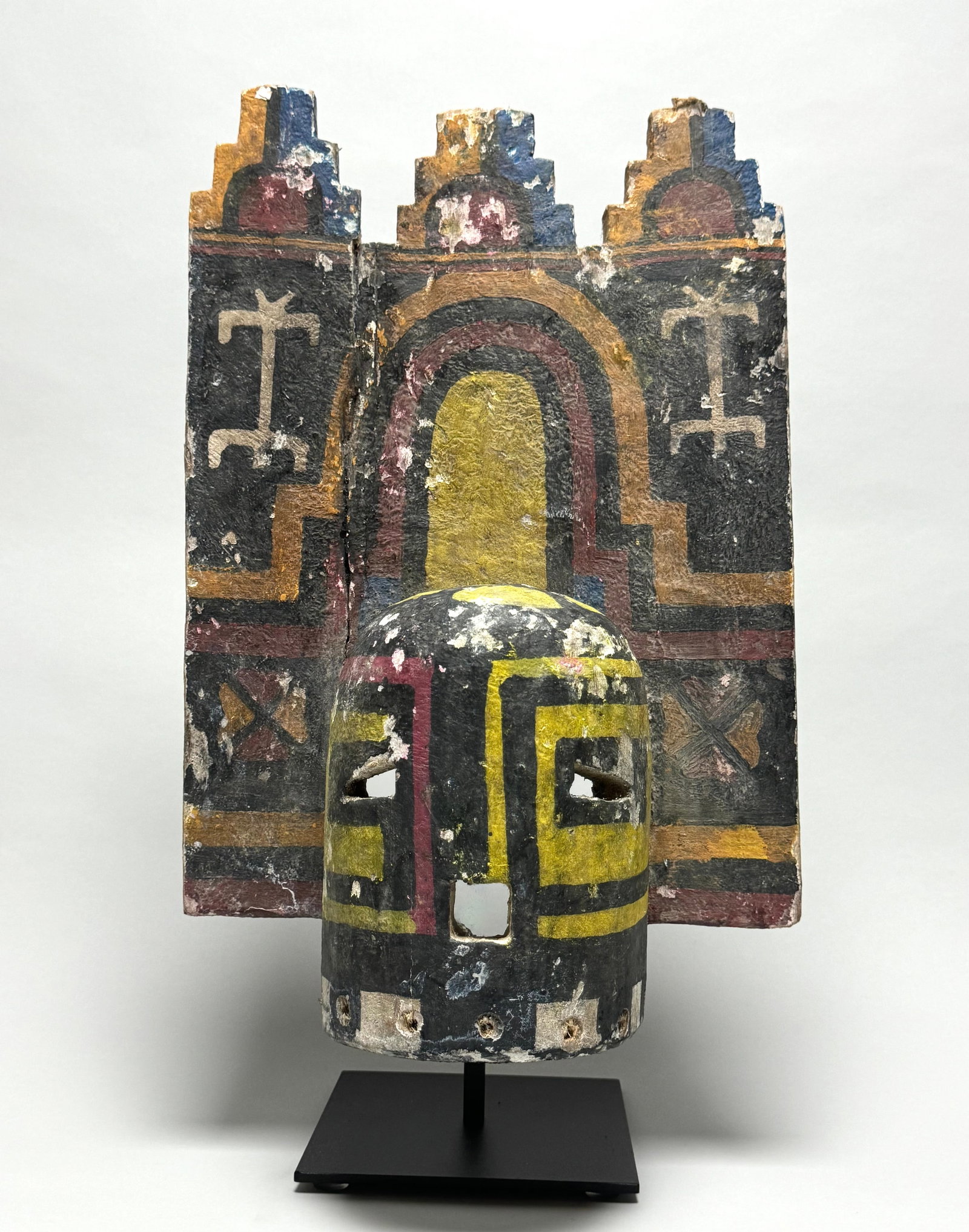 Ancient Kachina mask - wood - Hopi - Arizona, USA: This Hopi mask is not sacred and legal to be sold. Old private collection The Netherlands since 1980. Hopi kachina masks are figures carved from cottonwood root, made to represent the spirit beings of