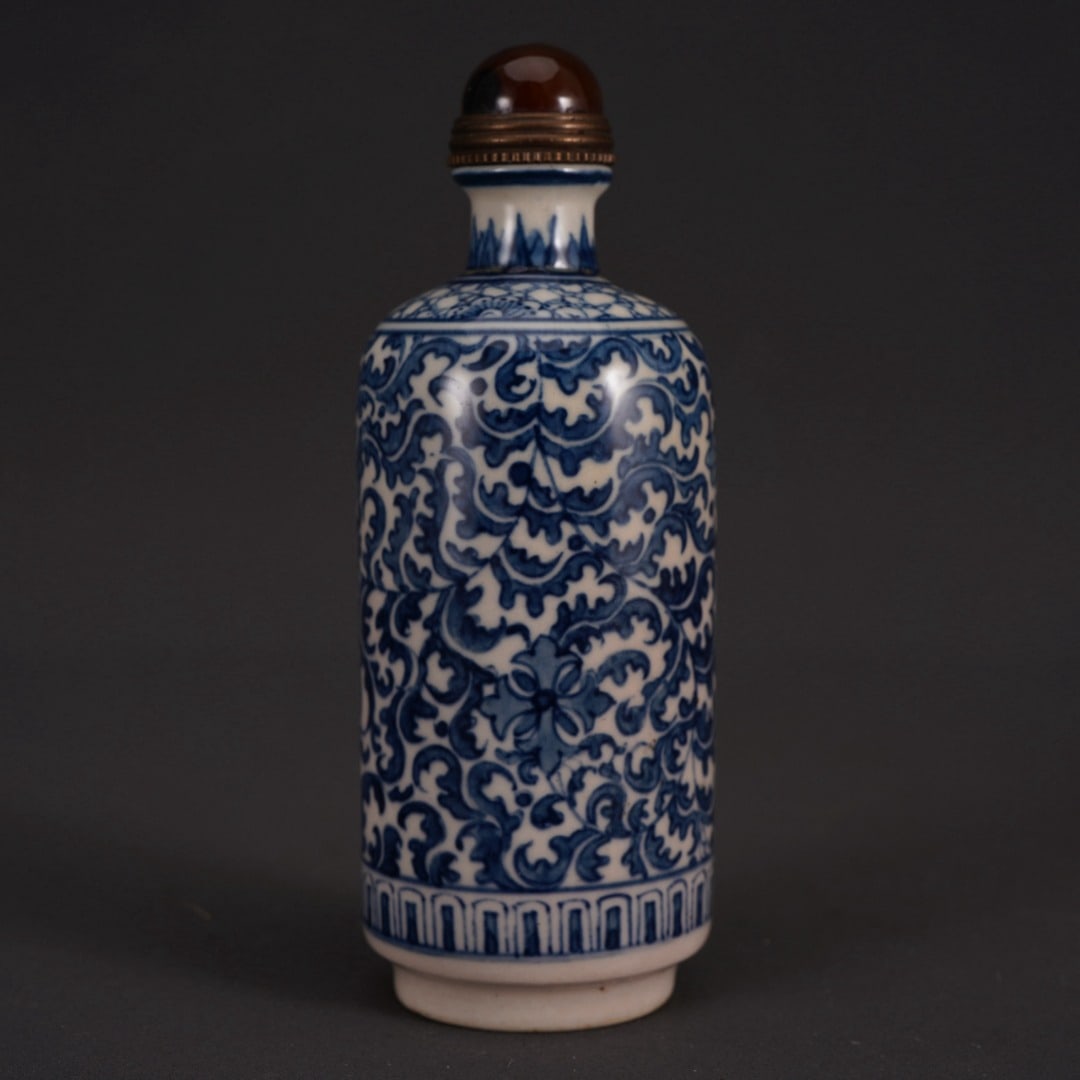 Chinese Blue And White Porcelain Flower Design Snuff Bottle w Agate Stopper (1 of 9)