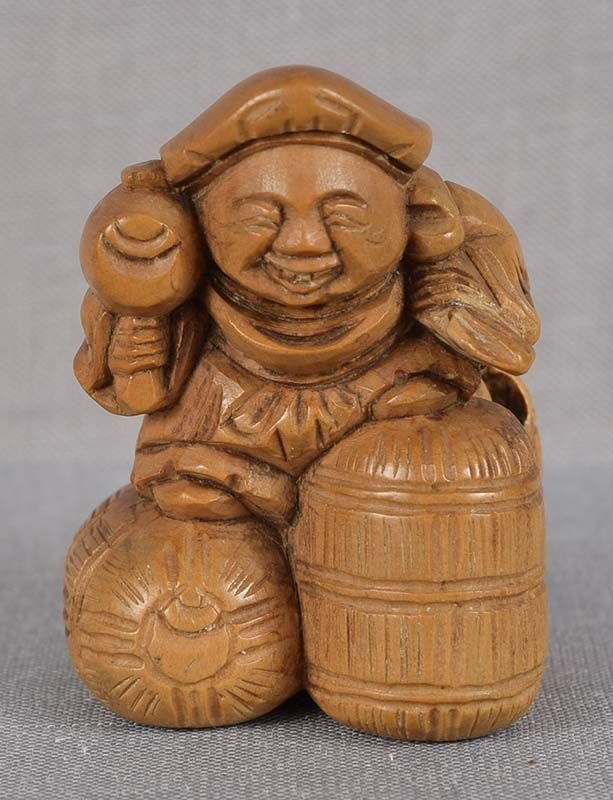 19c Japanese netsuke DAIKOKU on rice bales (1 of 6)