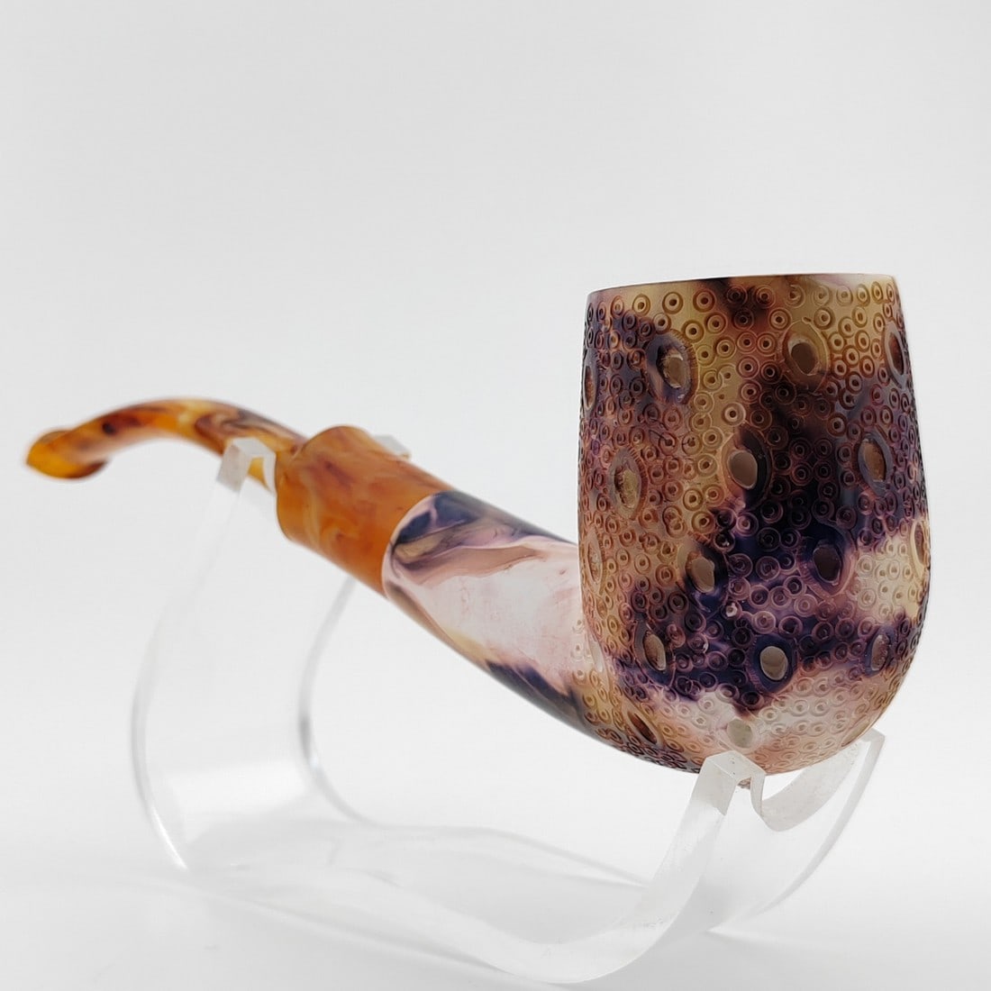 Colorful Classic Lattice Meerschaum Pipe: Title: Colorful Classic Lattice Meerschaum Pipe Materials: Meerschaum Dimension: 5.9 inch (15cm) Additional Information: Colorful Classic Lattice,Hand carved Meerschaum Pipe. Made in Turkey,Eskisehir 