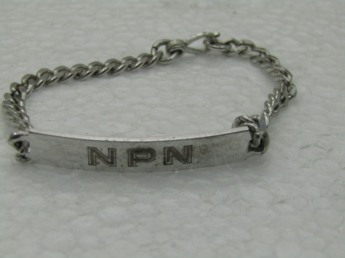 Vintage Sterling Silver Engraved NPN Bracelet, 6.5" , 6.3mm wide. Elco: Vintage Sterling Silver Engraved NPN Bracelet, 6.5" , 6.3mm wide. Elco signed. Weight is appx. 8.44 grams. The engraved portion is 6.3mm wide and the chain is 4mm wide. Age is appx. 1960's. Curb-Link.