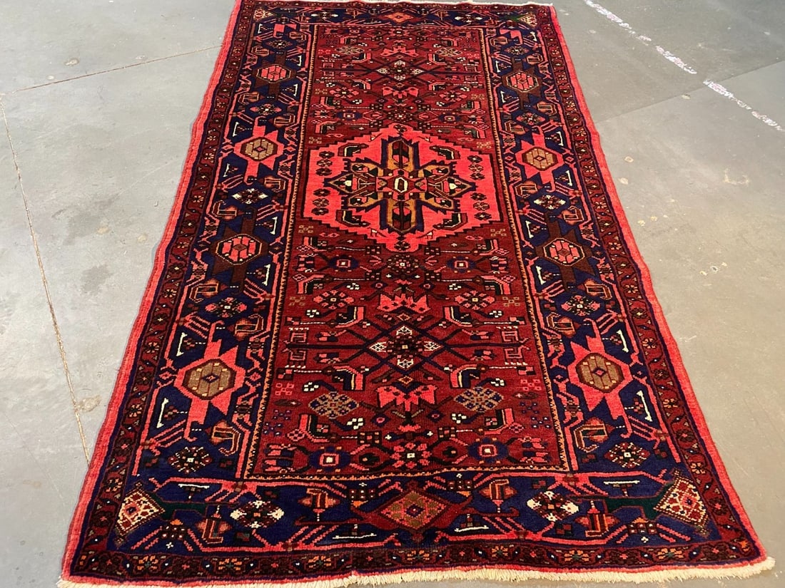 Fabulous Authentic Persian Rug 4'.6"X7'.8": Title: Fabulous Authentic Persian Rug 4'.6"X7'.8" Description: 4'.6"X 7'.8" Beautiful and eye catching Authentic Persian Hamedan rug ,in red , Navy blue and multi accent colors, Vege dye Hand Knotted