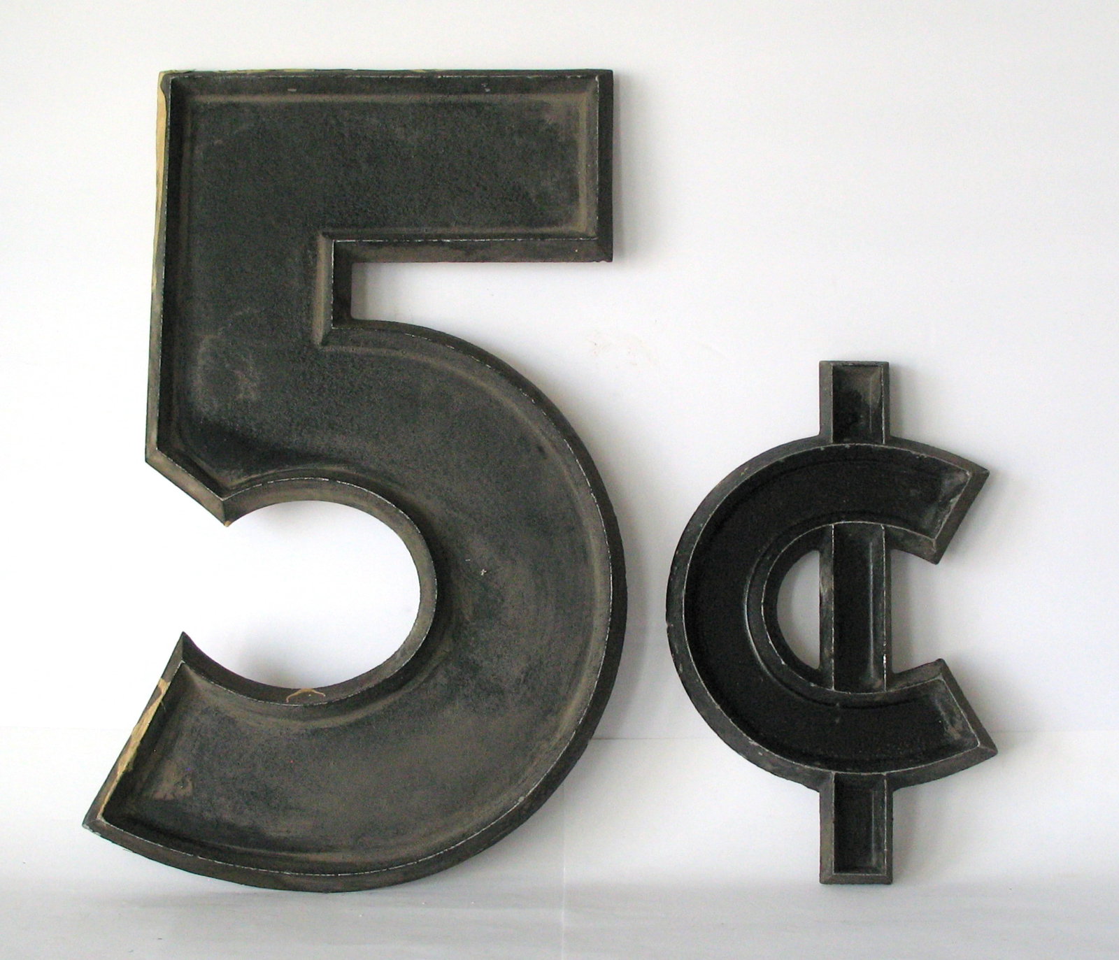 Antique cast metal :5 CENTS” advertising sign.: Title: Antique cast metal :5 CENTS” advertising sign. Date/Period: 1930's Dimension: #5 16” x 11” CENT 10” x 6” Additional Information: Nice antique cast metal #5 & CENT 