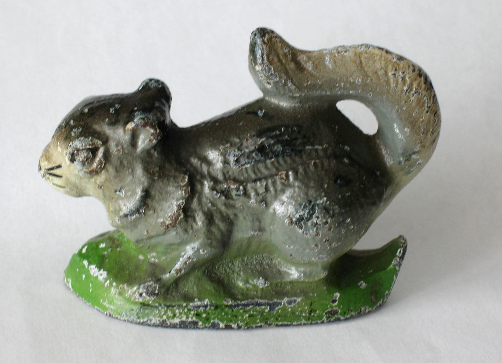 Vintage cast iron squirrel bottle opener. (1 of 3)