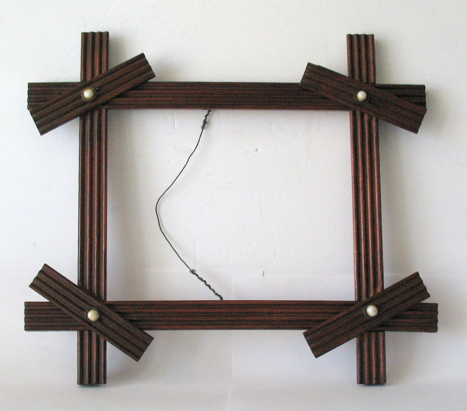 Antique tramp style picture frame. (1 of 4)